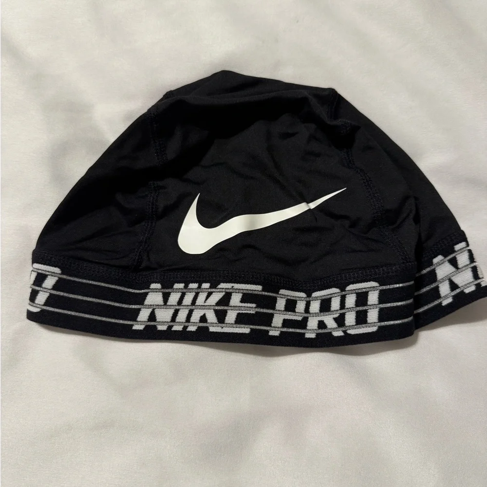New Nike Pro Black and White Football Skull Cap - Picture 4 of 6